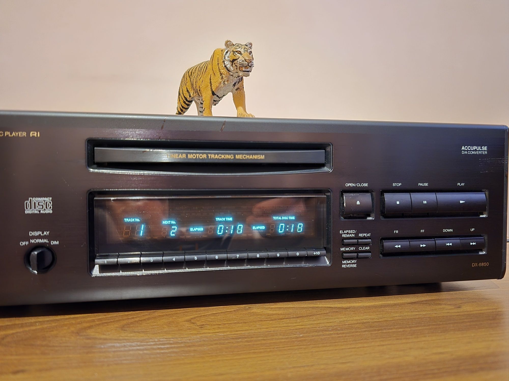 Onkyo DX-6850 Integra Series. Cd player high-end.  Preț fix !