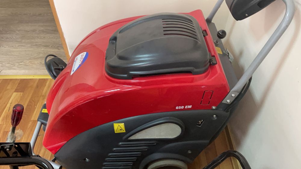 Подметальная машина на аккумуляторе, производства Италия