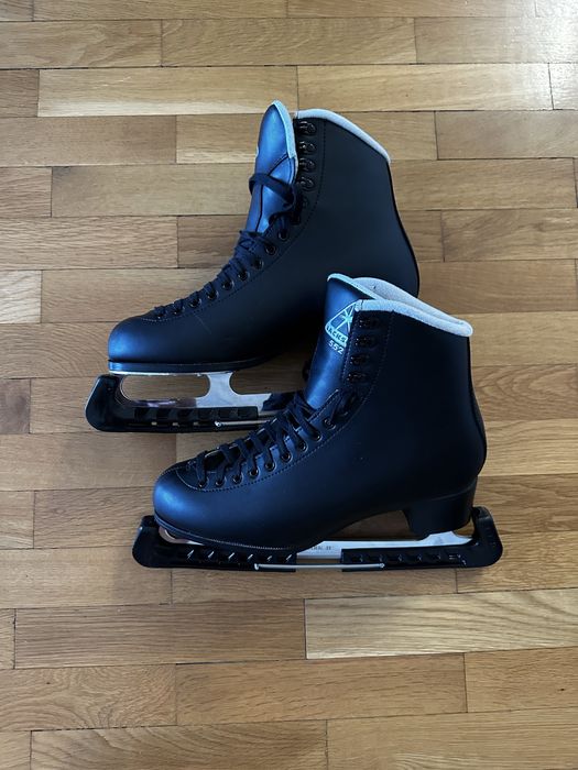 Зимни кънки за фигурно пързаляне