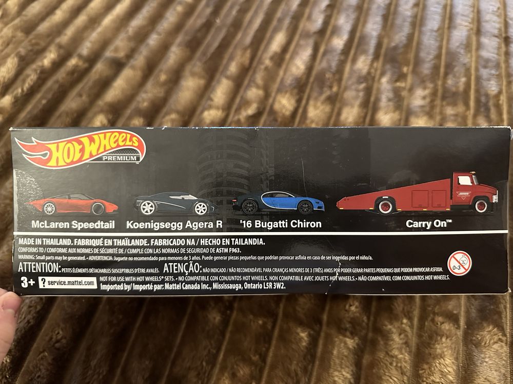 Vând set Hotwheels Premium