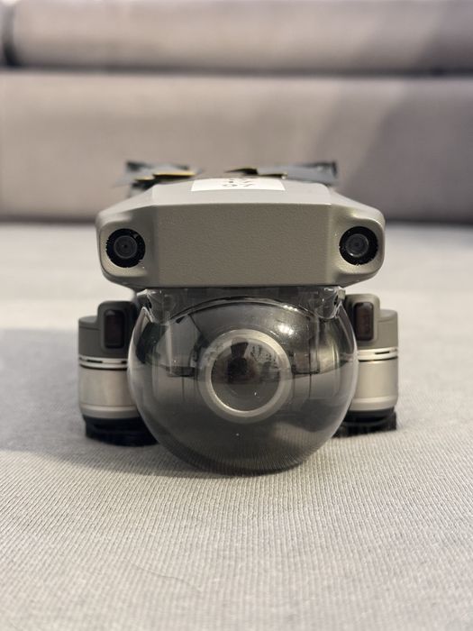 DJI Mavic 2 Zoom + 3 baterii + geantă – stare bună
