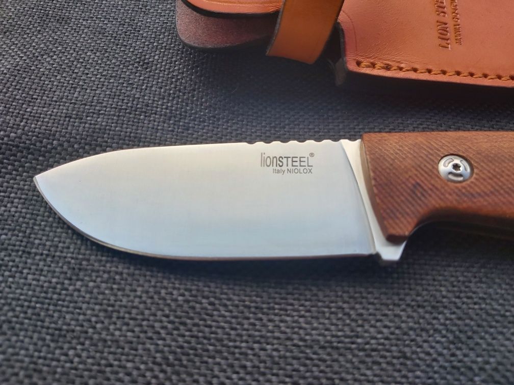 Италиански ловен нож LION STEEL,M3 ST Wood Santos,кожена кания,LN407