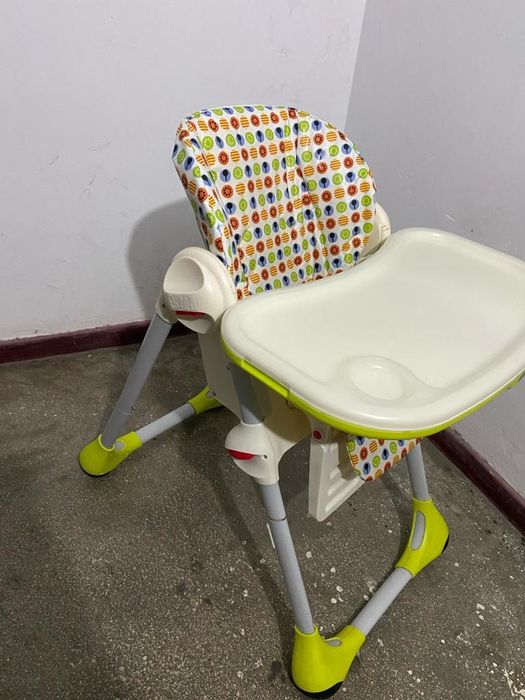 Vând scaun de masa Chicco