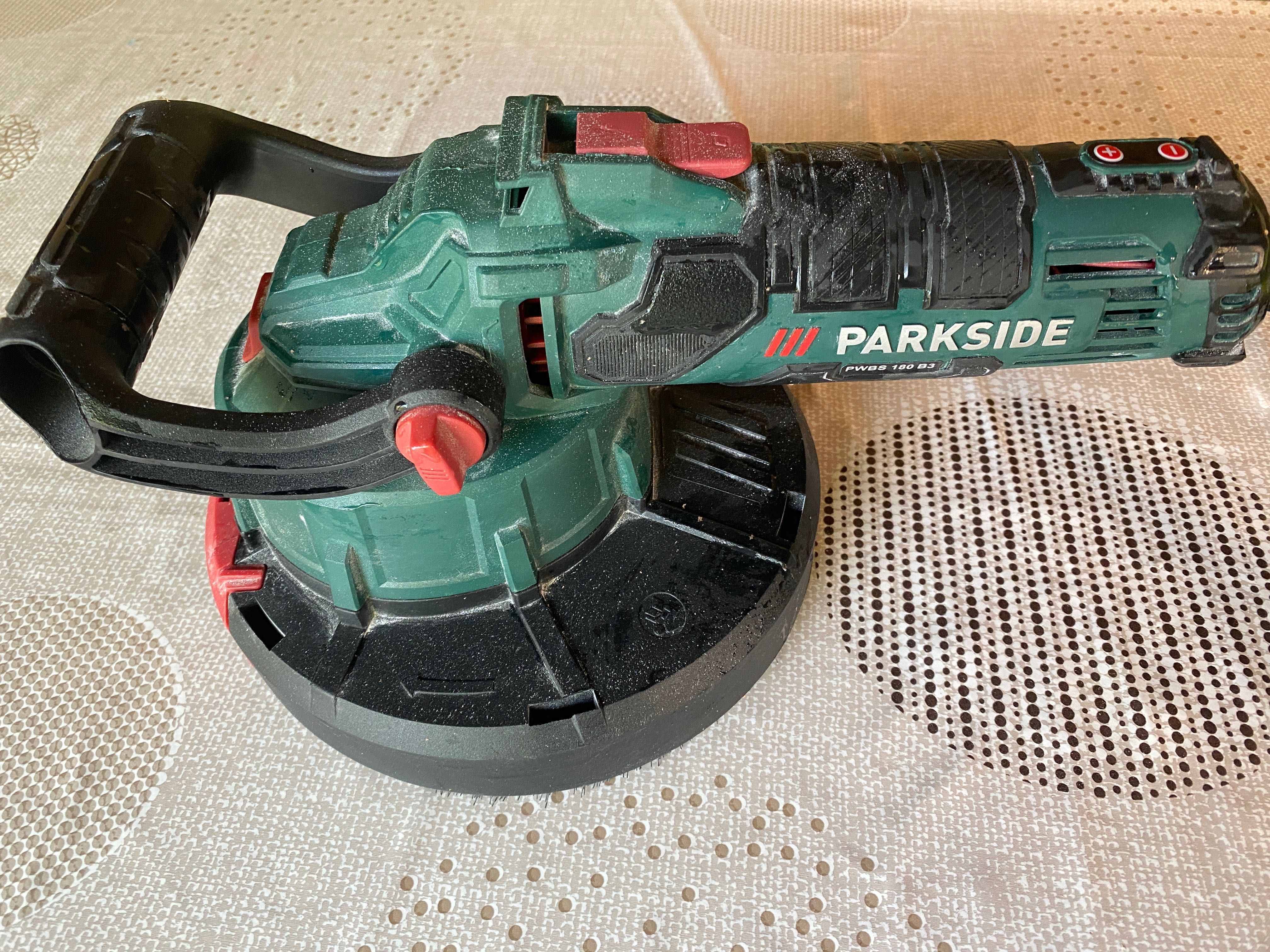 Шлайф машина за стени и подове Parkside PWBS 180 B3
