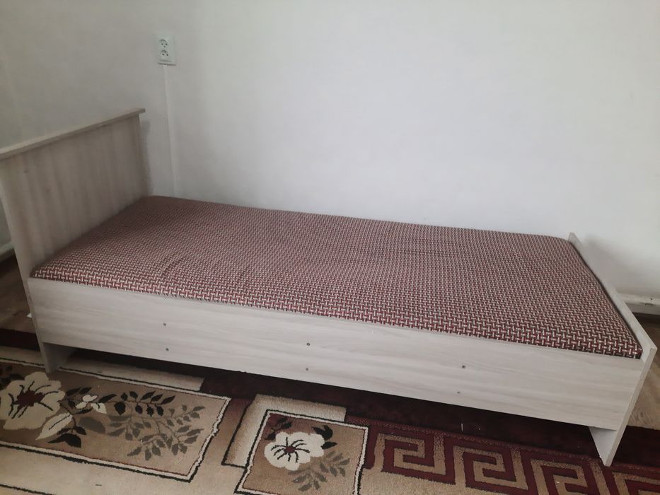 Продам кровать одеоспальный размер 200×100
