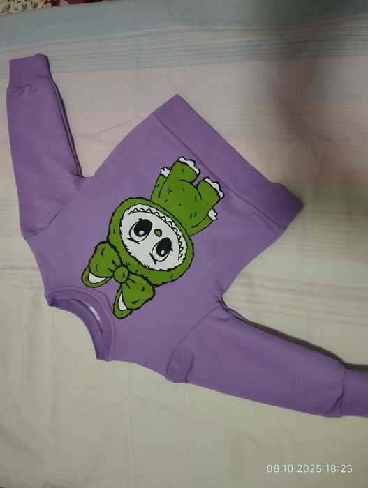 Koftochki s printam trendovie kukli labubu