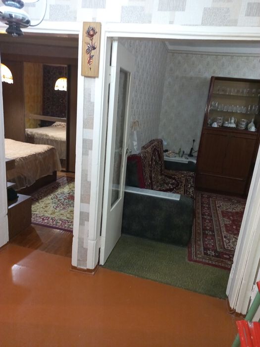 Продаётся 2х комнатная квартира в городе чирчике район Октябрь