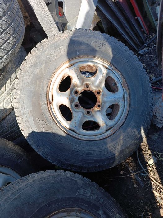 Vând roți 15-16 Opel frontera