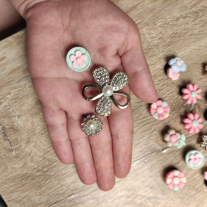 Lot jibitzi noi crocs