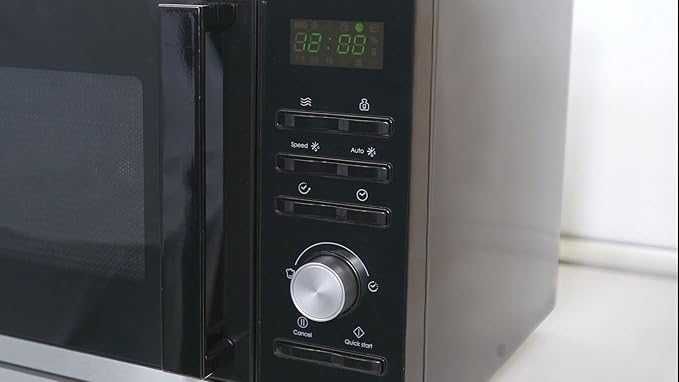 Нова микровълнова фурна Candy CMWA20TNDB, 700 вата, 20 литра, черна