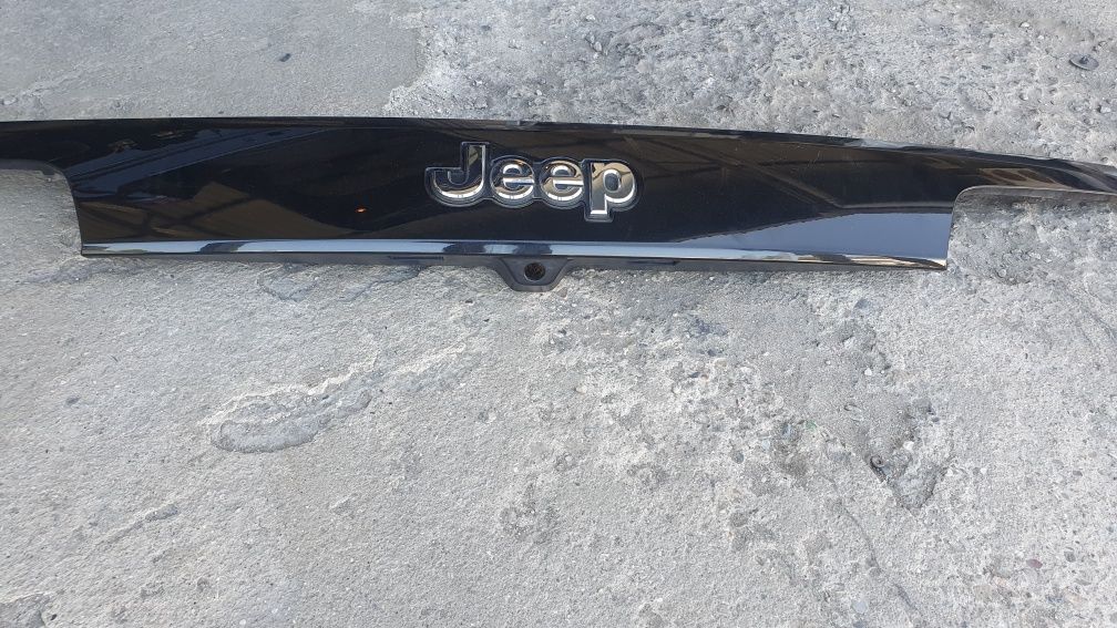 Багажна врата със стъкло и спойлер  Jeep Grand Cherokee