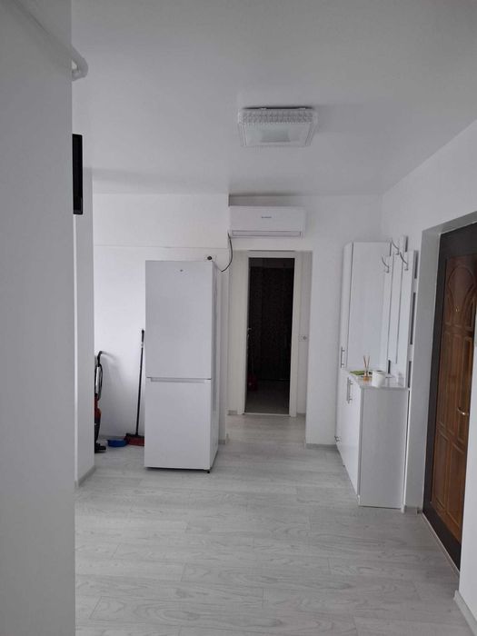 Inchiriez apartament decomandat zona Ciuperca