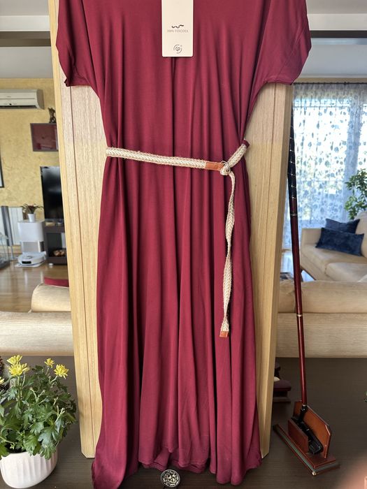 Рокля бордо с плетен колан