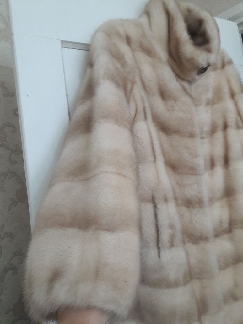 Норковую шубу срочно продам!