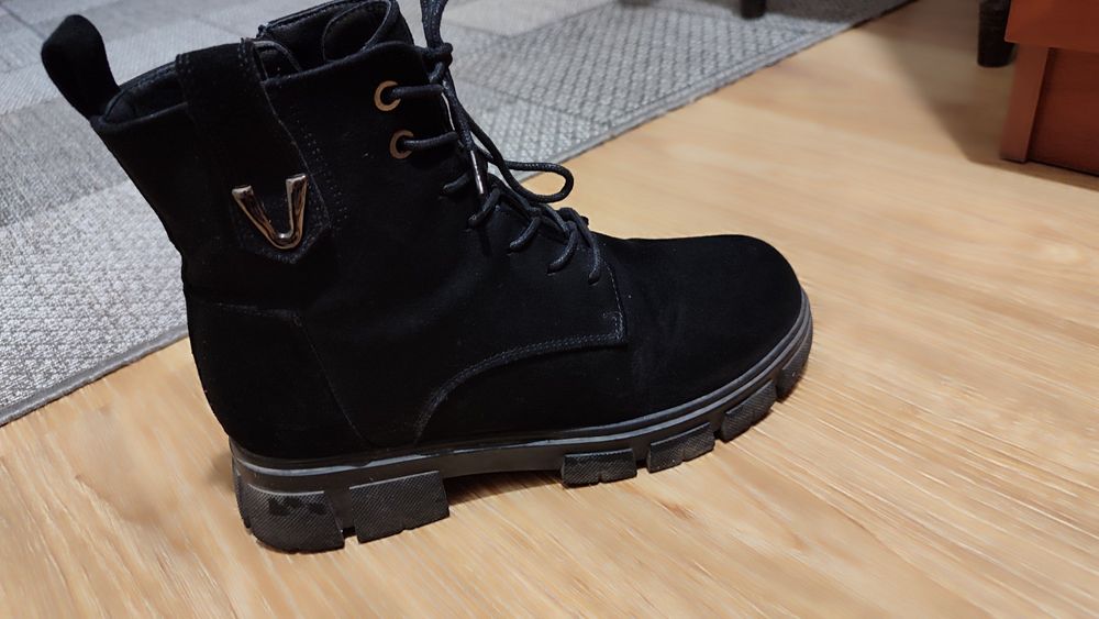 Продам зимнюю обувь