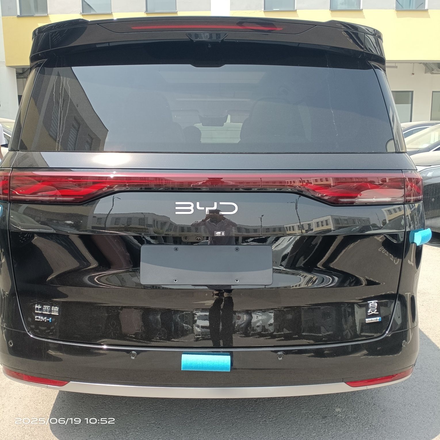 BYD XIA hybrid 7 kishilik oilaviy moshina