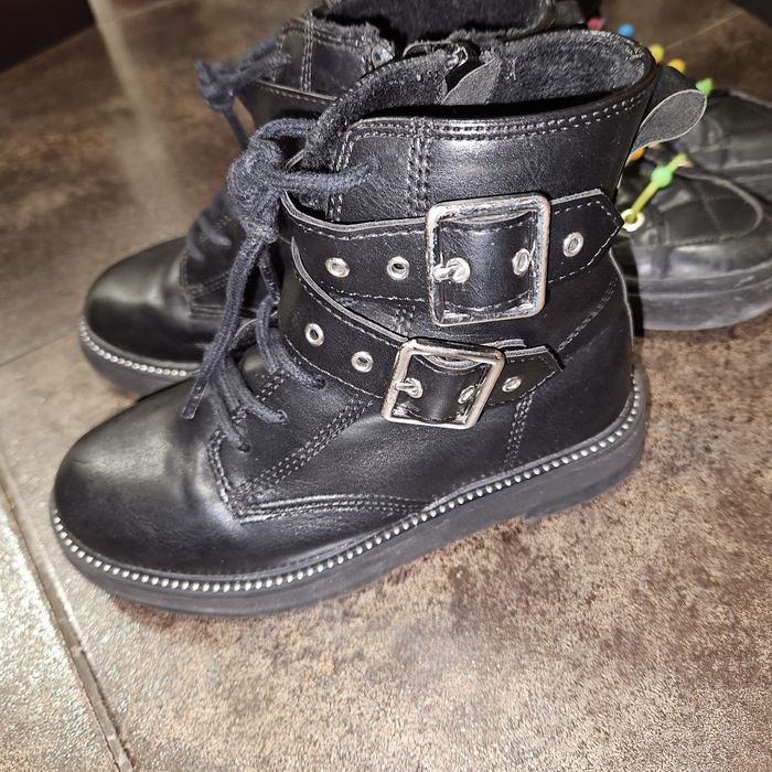 Боти и кецове HM