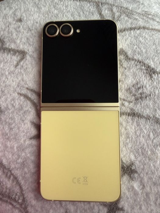 Samsung Galaxy Flip 6