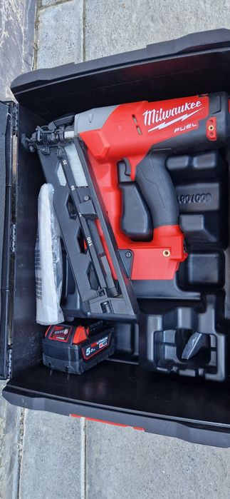 Milwaukee pistol de cuie pe acumulatori