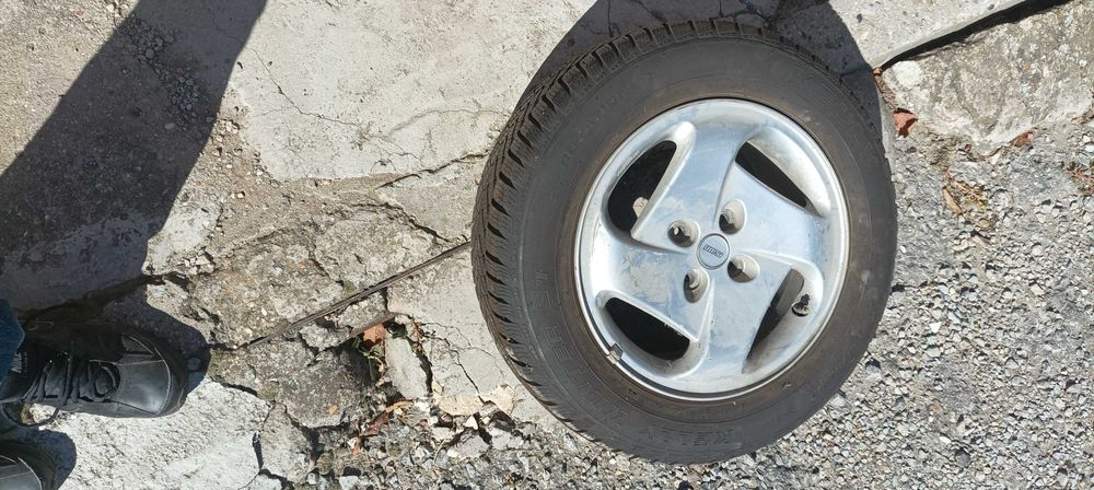 Комплект 4 алуминиеви джанти със зимни гуми