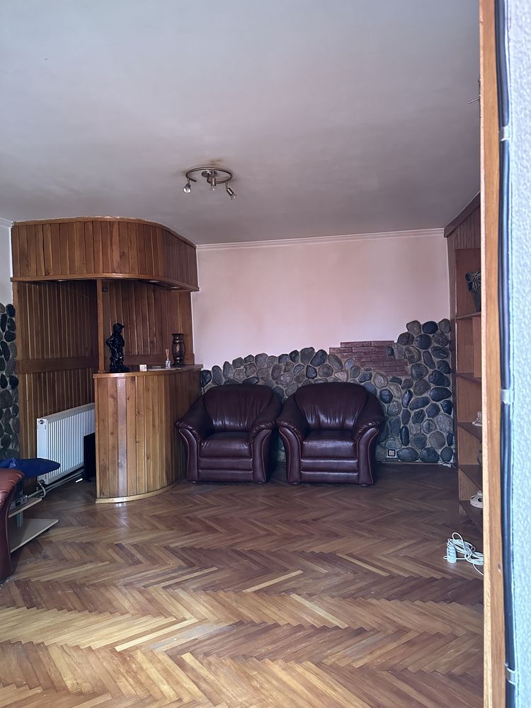 Apartament 3 camere PARTER ( Episcop Nichita )