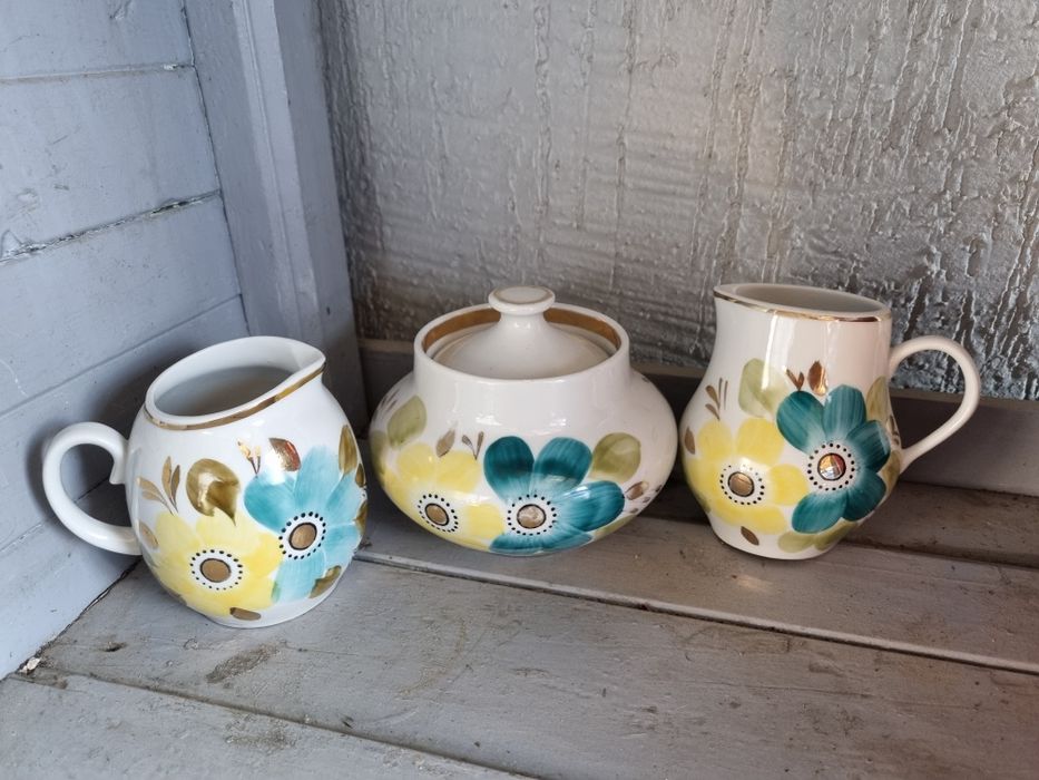 Сахарница,молочники