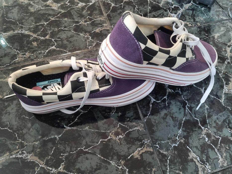 Чисто нови кецове на VANS