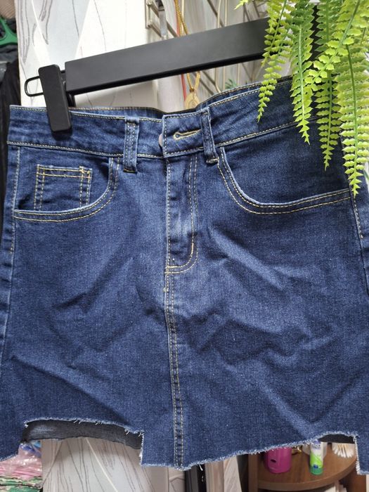 Продам джинсы.юбку джинсовую.и офисную