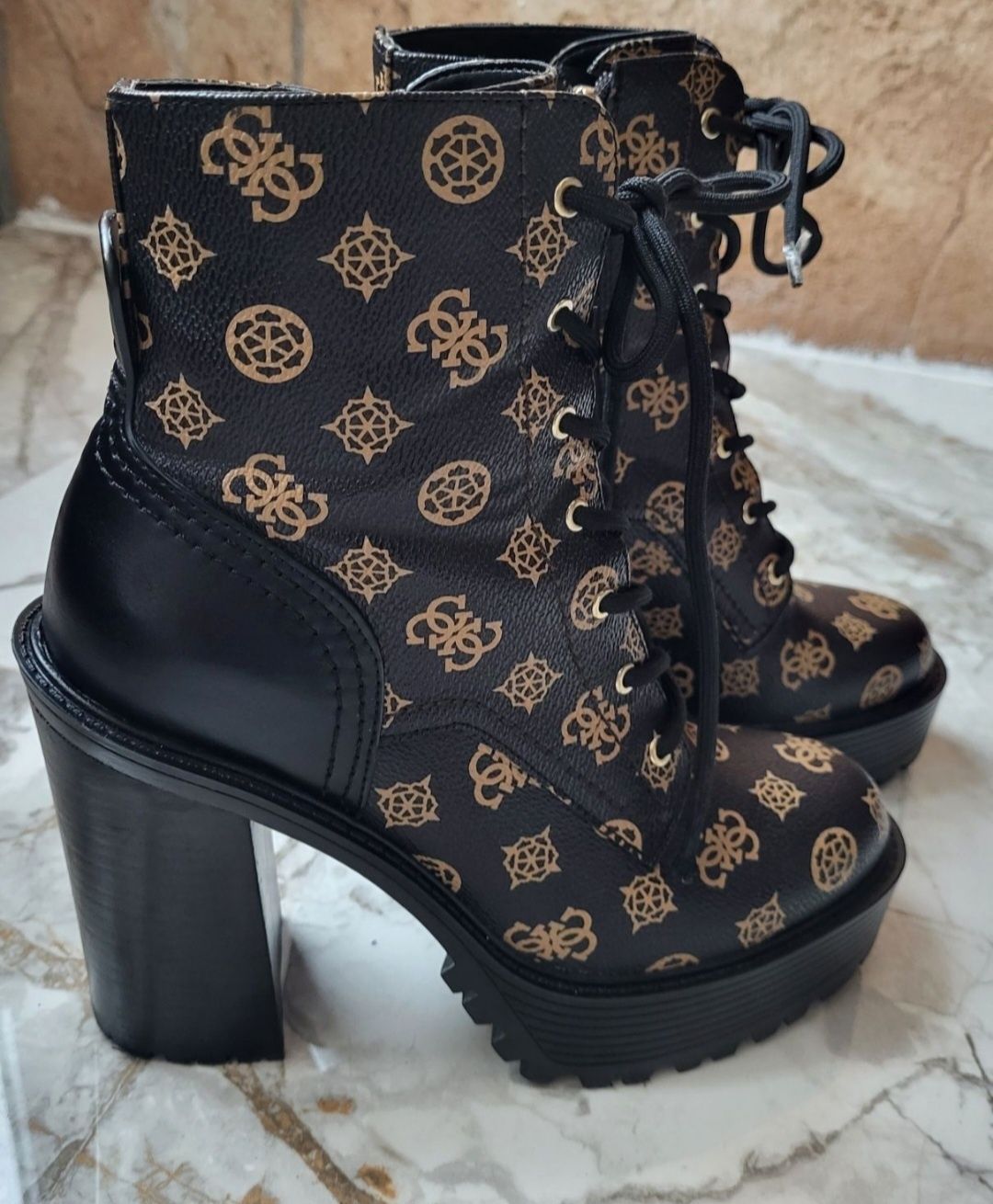 Оригинални боти Guess Гес