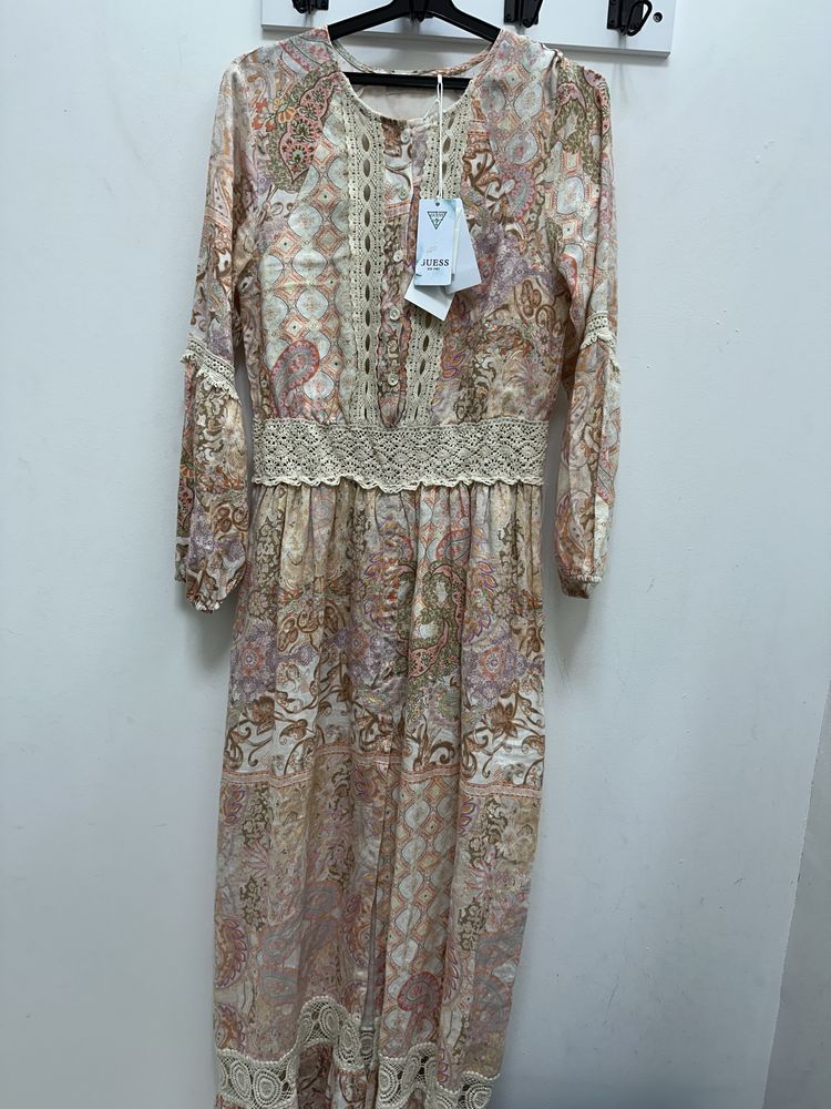 Чисто нова рокли Guess