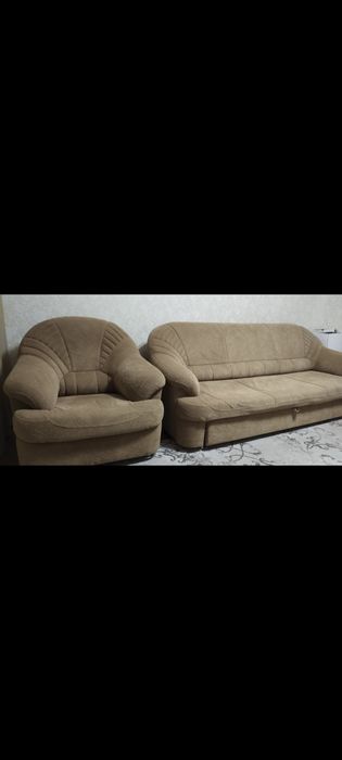 Продам диван с двумя креслами