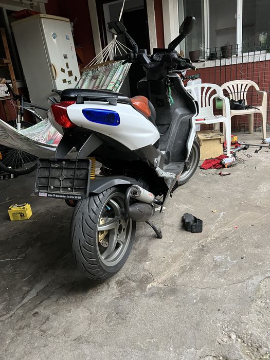 Vand aprilia sr  2009 modificat sau schimb