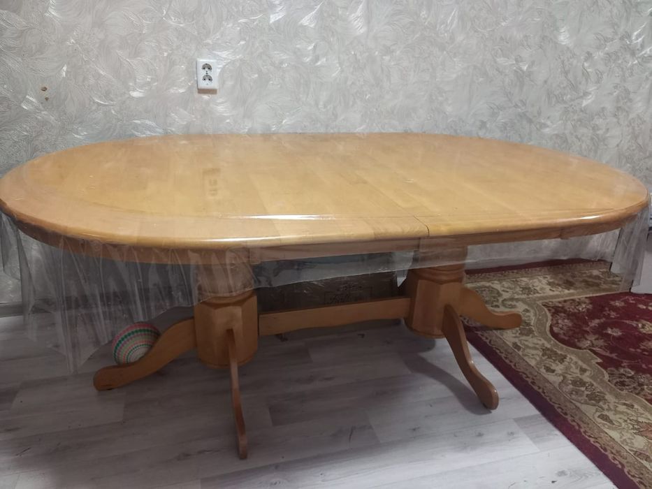 Продам стол дубовый