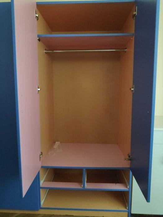 Два гардероба на части