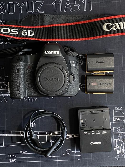 Зеркальный фотоаппарат Canon EOS 6D