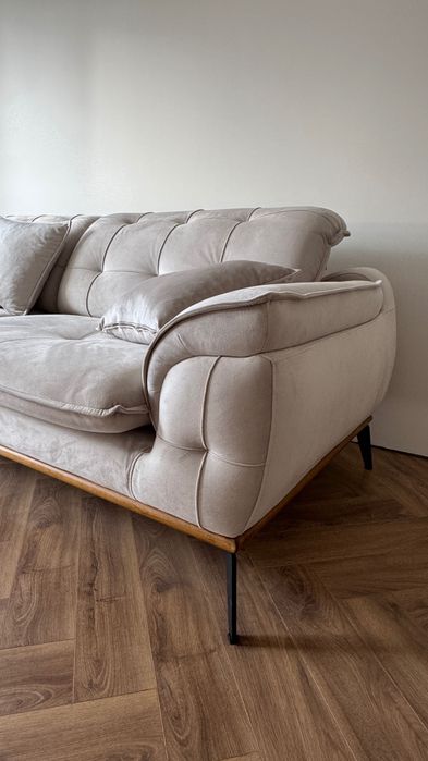 Продавам Триместен Диван GLORIA – Mika, Бежов. Чисто НОВ