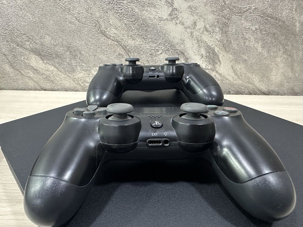 PlayStation на 1 тб б/у в прекрасном состоянии