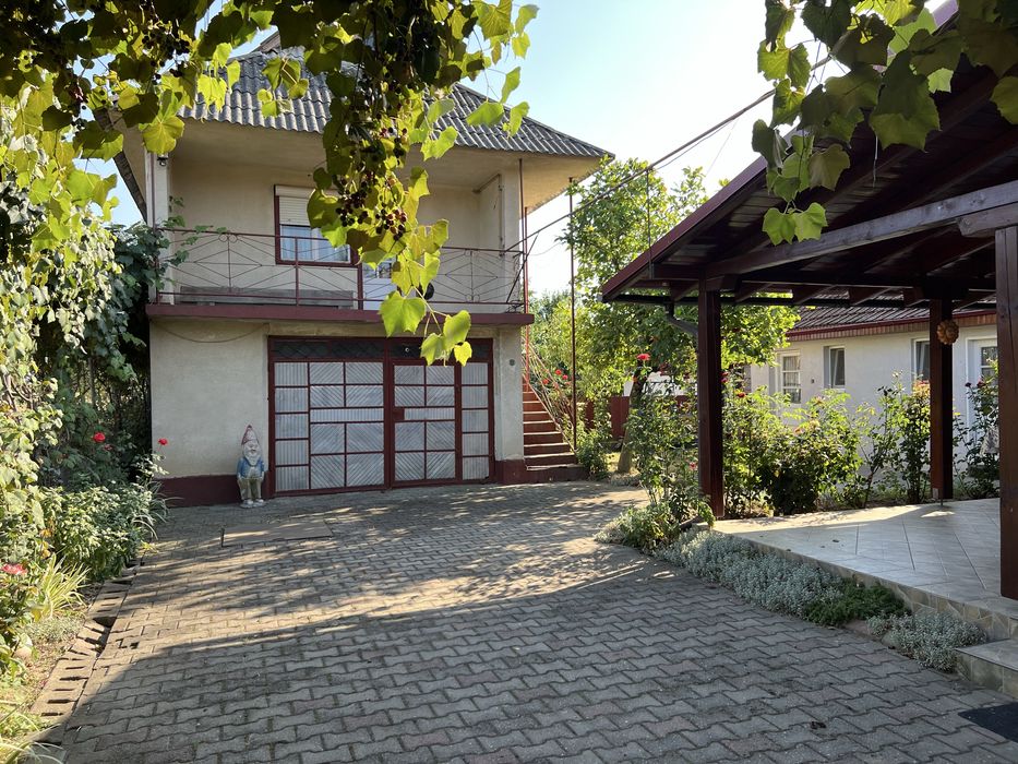 Casa de vanzare, Localitatea Apa