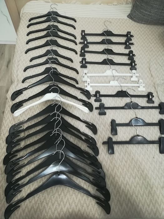 30 броя закачалки за дрехи