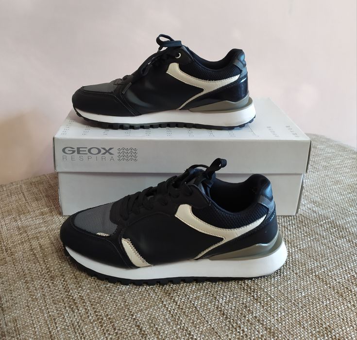 2пары кроссы Thomas Graf 36'5/37 размер