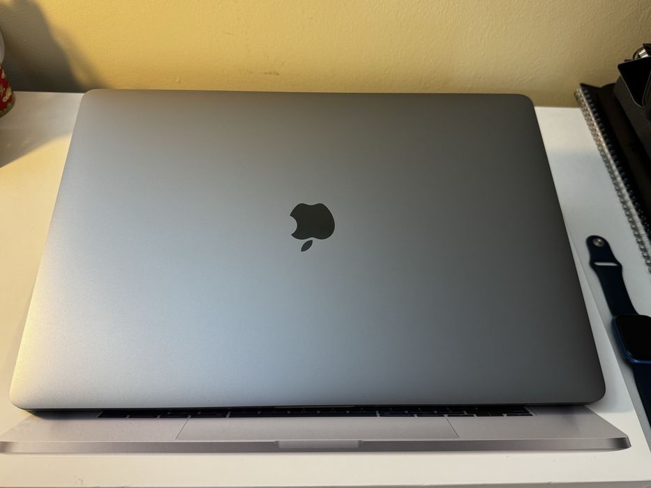Macbook Pro 16 inch | 1Tb SSD | i9 | 16Gb RAM |