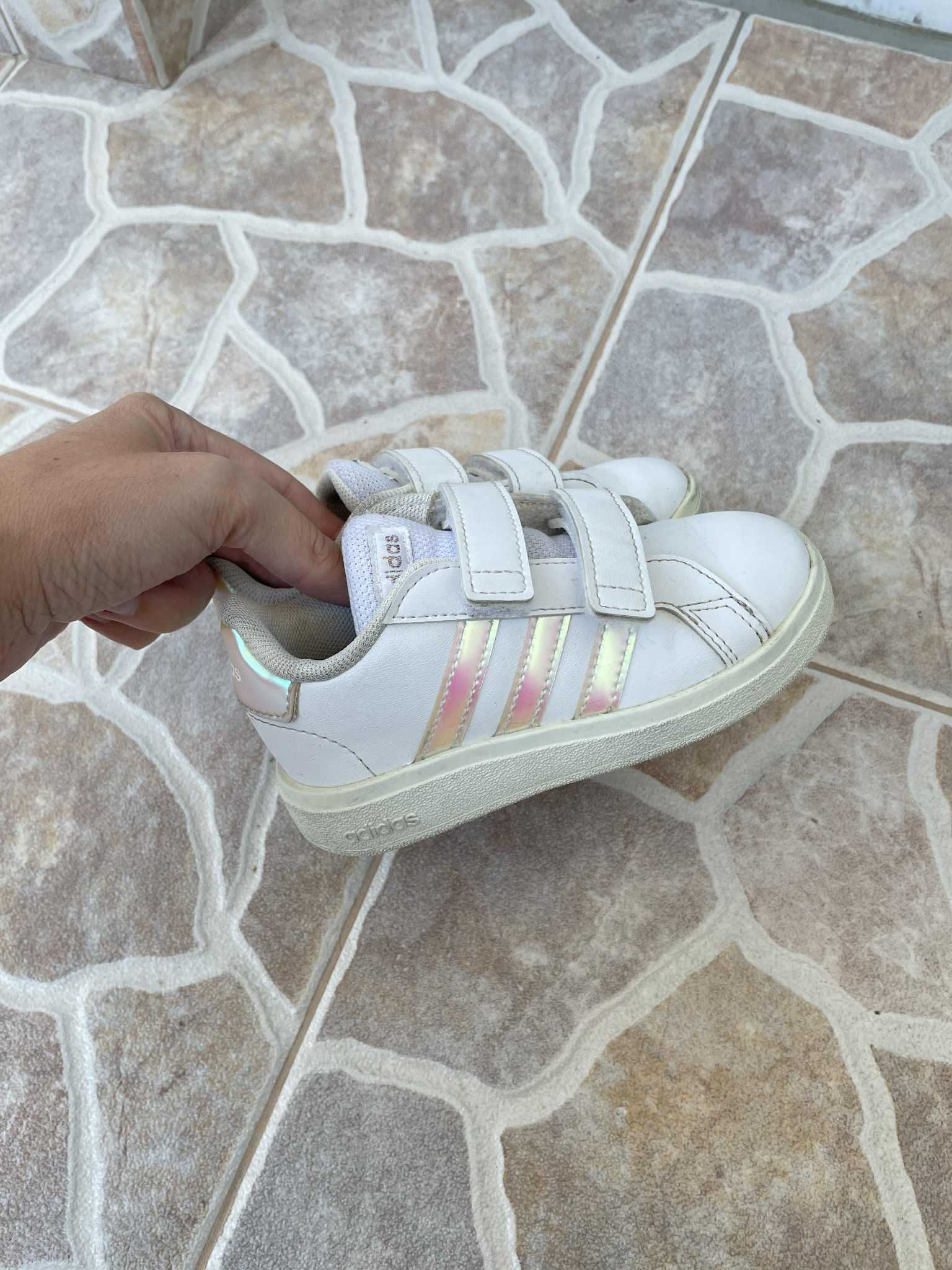 Детски маратонки за момиче Adidas Grand Court 2.0