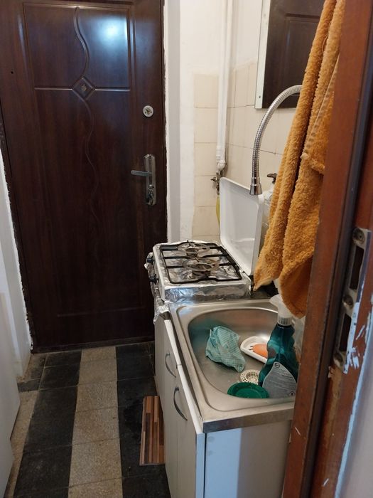 Inchiriez camera de cămin cu baie proprie si încalzire cu cnvector