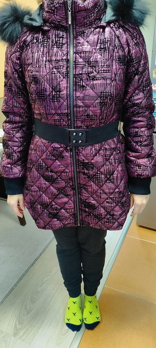 Зимно яке с естествен косъм по качулката.
