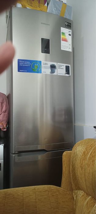 Холодильник Samsung