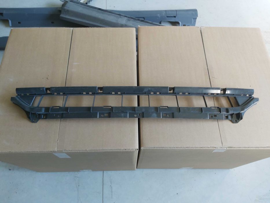 AUDI Q5 II S-LINE 80A807647 решетка предна броня