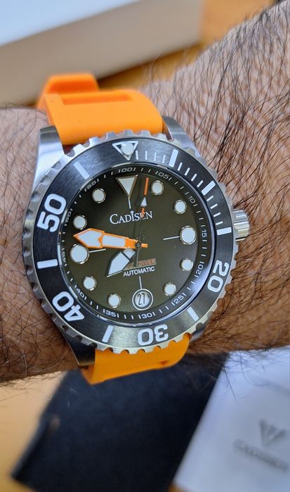 Nou. Automatic. Ceas cu mecanism japonez, Seiko.