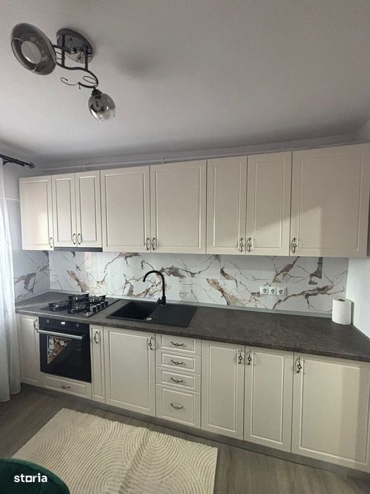 Vând apartament decomandat