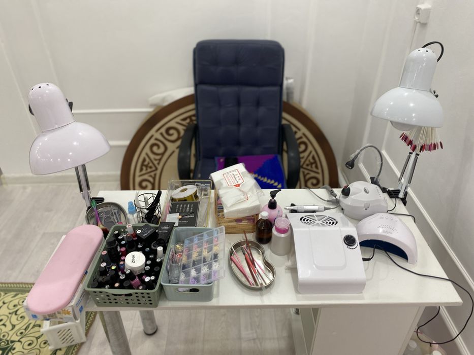 Маниюкюрный стол сатылады