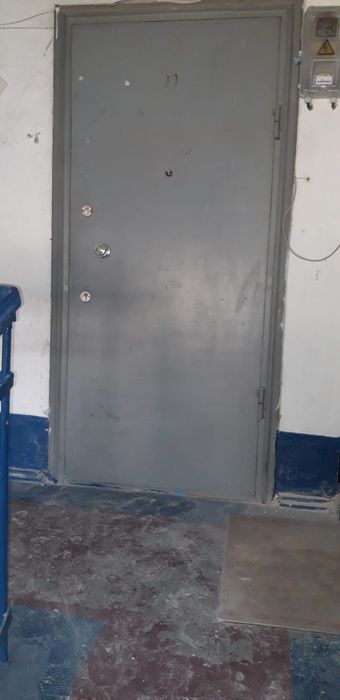 Продам металлический дверь срочно